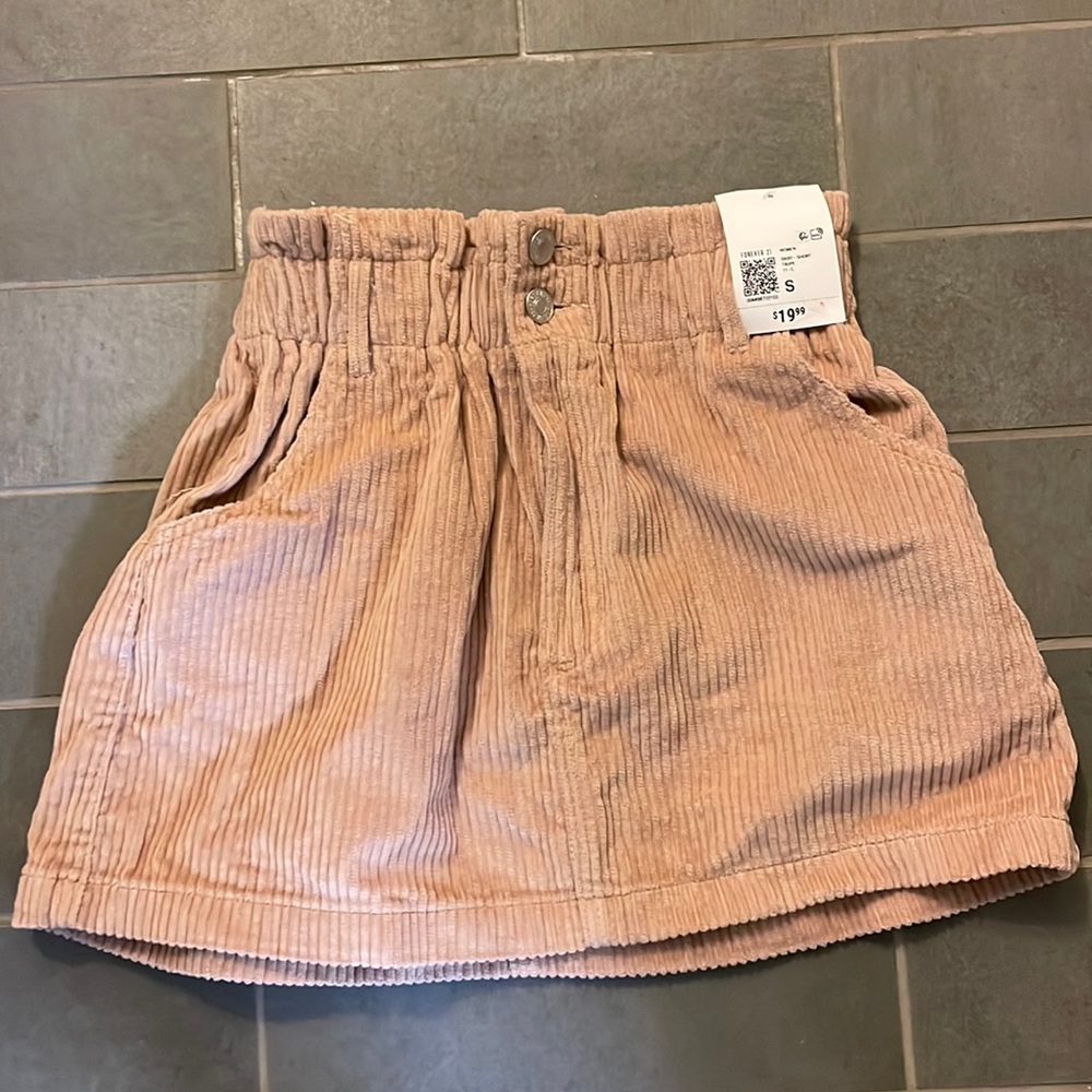 Beige skirt. FOREVER 21. Size S